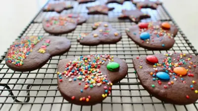 Backen mit Kindern: Bunte Smarties-Cookies
